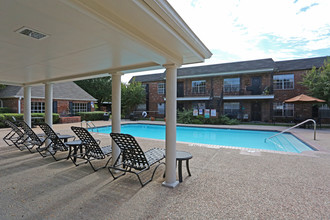 Towne Oaks II Apartments in Austin, TX - Foto de edificio - Building Photo