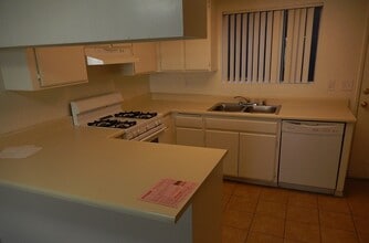 28691 Calle del Lago, Unit B in Murrieta, CA - Building Photo - Building Photo