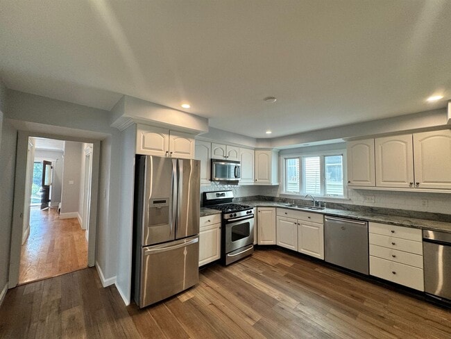 136 Sharon St, Unit 136 in Medford, MA - Building Photo - Building Photo