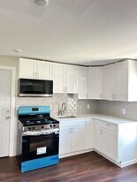 8 Hampton St in Newton, NJ - Building Photo