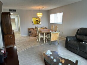 6770 Royal Palm Blvd in Margate, FL - Building Photo - Building Photo