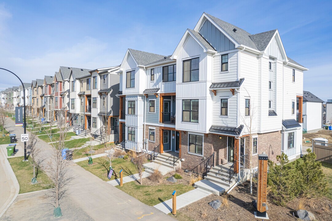 Alpine Park in Calgary, AB - Building Photo