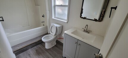 11346 Sunnyside Ave N in Seattle, WA - Foto de edificio - Building Photo