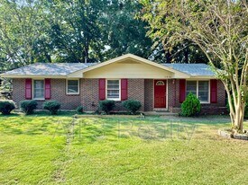 3826 Fairfield Dr in Montgomery, AL - Building Photo