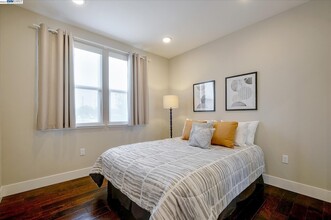 2741 5th St, Unit 2741 in Alameda, CA - Foto de edificio - Building Photo