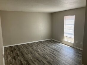 Beautiful, spacious property with an excellent location! in Corpus Christi, TX - Foto de edificio - Interior Photo