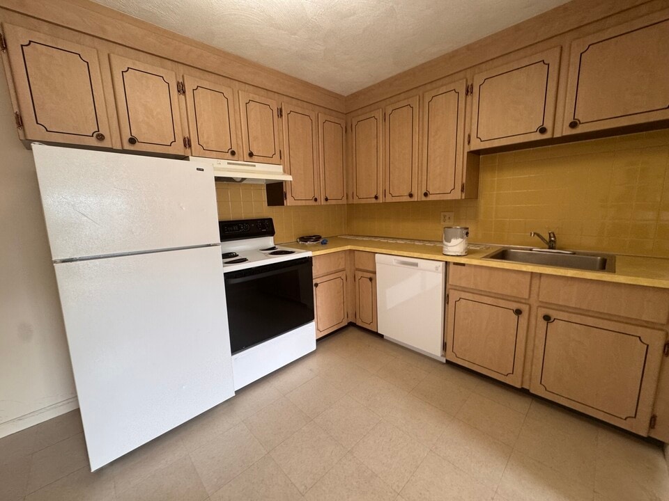 155 Lexington St in Newton, MA - Building Photo