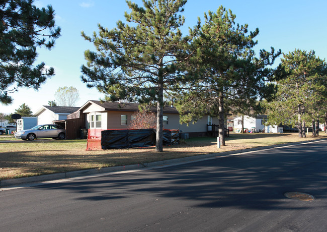 765 W Cairns St in Ellsworth, WI - Building Photo - Building Photo