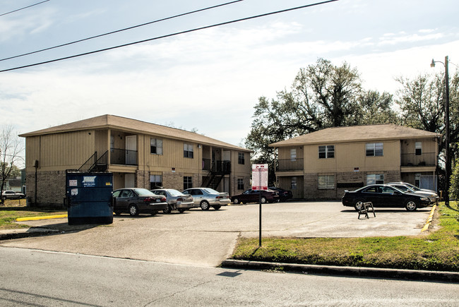 Viking Apartments in Beaumont, TX - Foto de edificio - Building Photo