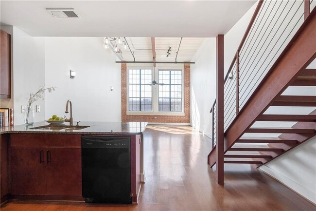 property at 1261 Caroline St NE