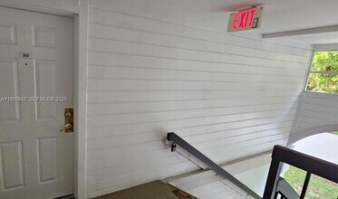 18965 NW 62nd Ave in Hialeah, FL - Building Photo - Building Photo