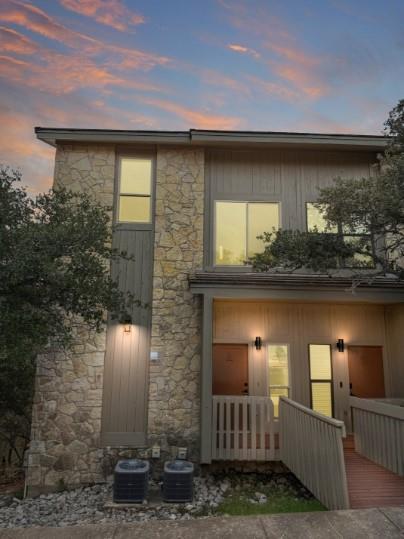 801 Grassy Knoll in Horseshoe Bay, TX - Building Photo