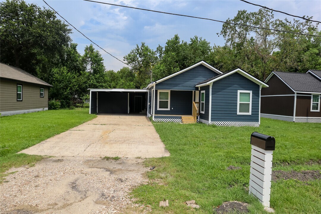621 North St in Crosby, TX - Building Photo