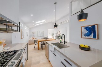 3429 Larissa Dr, Unit 3429 in Los Angeles, CA - Foto de edificio - Building Photo