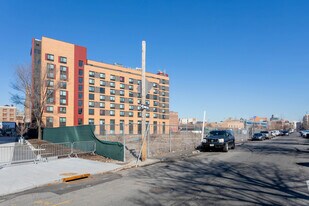 La Central Building E in Bronx, NY - Building Photo