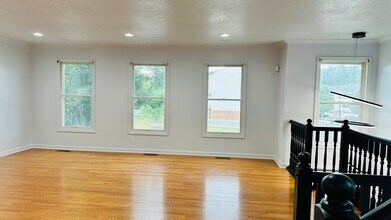 282 Overlook Ct in Coraopolis, PA - Foto de edificio - Building Photo