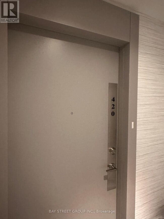 3220 Sheppard Ave E in Toronto, ON - Building Photo - Building Photo