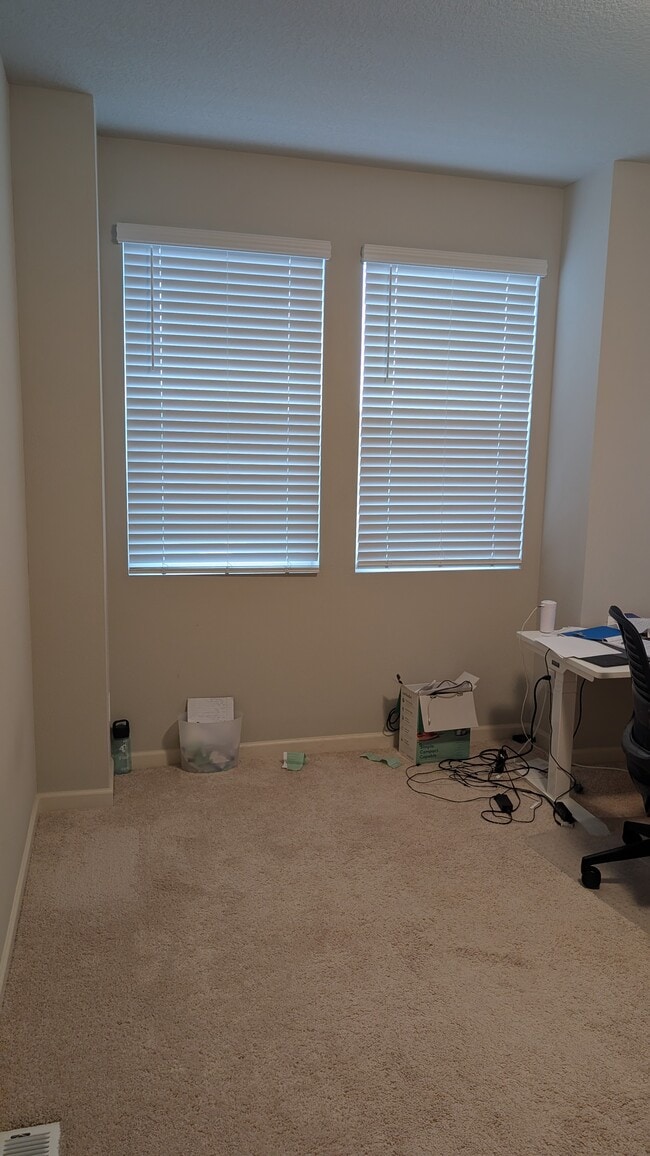 3923 SE 70th Ave in Hillsboro, OR - Foto de edificio - Building Photo