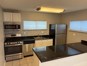 405 1/2 Walton St in Houston, TX - Foto de edificio - Building Photo