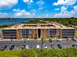 12760 Indian Rocks Rd in Largo, FL - Foto de edificio - Building Photo