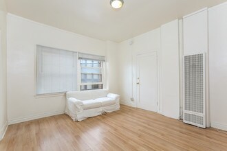 21 Westminster Ave-Unit -205 in Los Angeles, CA - Building Photo - Building Photo