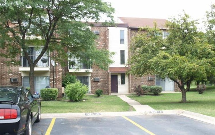 Wine Tree Apartments in Wheeling, IL - Building Photo