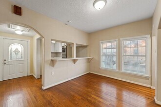 1615 Airline Dr in Houston, TX - Building Photo - Building Photo