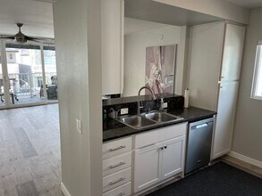 208 30th St, Unit 208.5 208 and one half in Newport Beach, CA - Building Photo - Building Photo