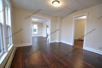 108 Nicholson St, Unit 1 in Joliet, IL - Building Photo - Building Photo