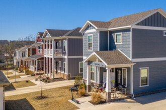 Mitchell Square in Fayetteville, AR - Foto de edificio - Building Photo