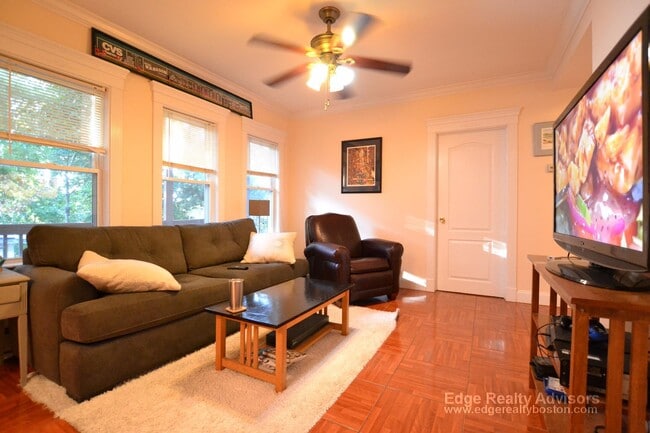 property at 7 Delaware Pl