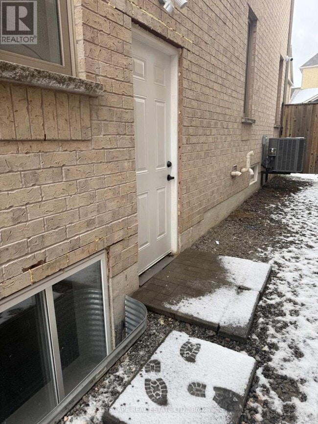 5582 Meadowcrest Ave in Mississauga, ON - Building Photo - Building Photo