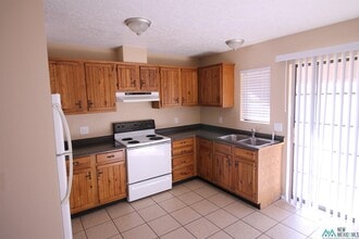 1004 Mockingbird Ln in Clovis, NM - Building Photo - Building Photo