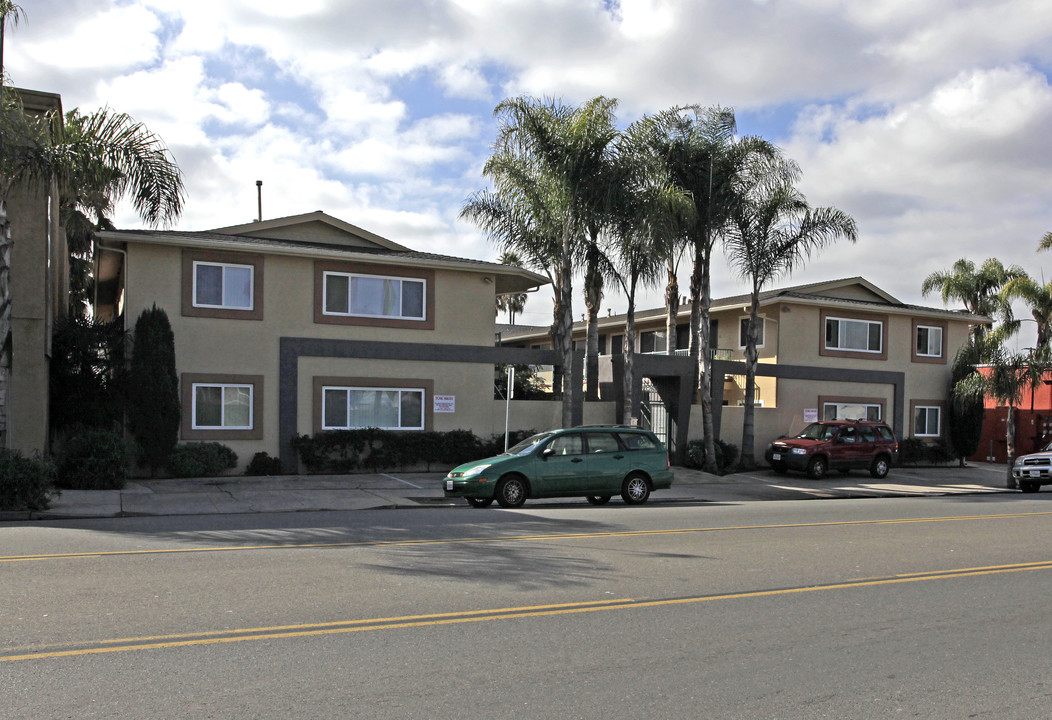 Palm Grove Villas in San Diego, CA - Building Photo