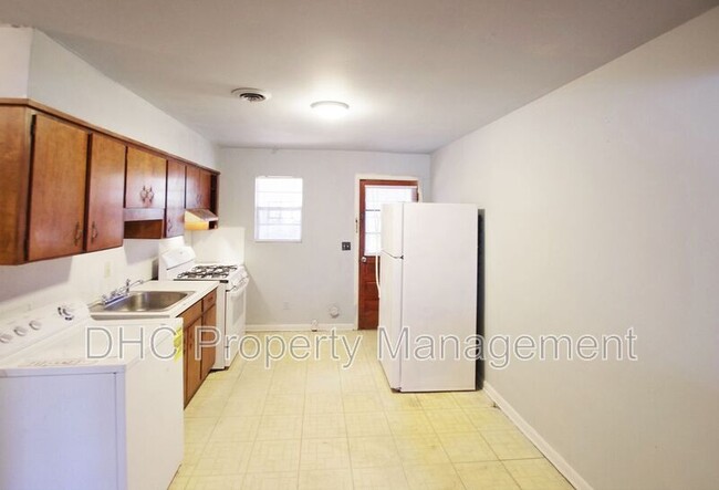 6395 Raymond Terrace in Union City, GA - Building Photo - Building Photo