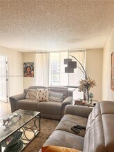 361 S Hollybrook Dr in Pembroke Pines, FL - Building Photo - Building Photo