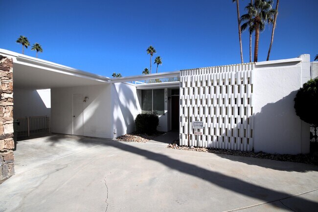 2364 S Sky View Dr in Palm Springs, CA - Building Photo - Building Photo