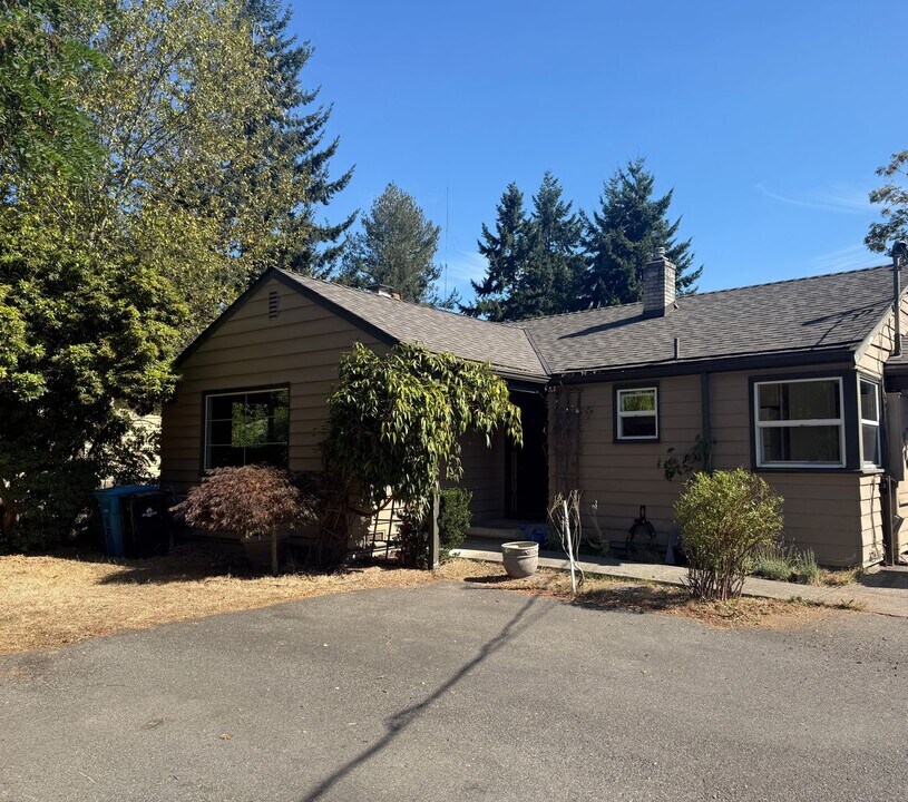 14820 12th Ave NE in Shoreline, WA - Building Photo