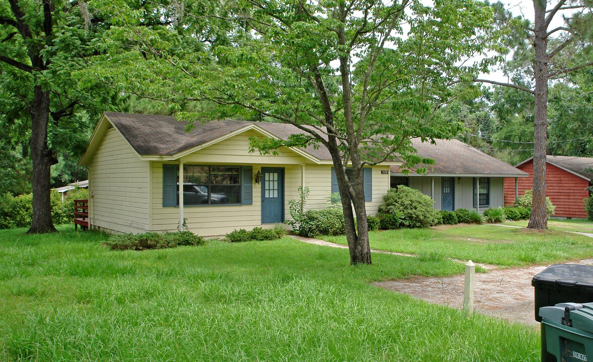 1606 Carolewood Ct in Tallahassee, FL - Foto de edificio