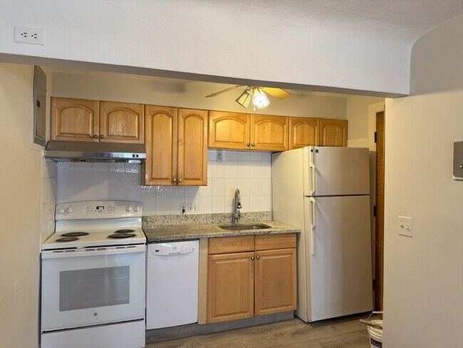 11 Commonwealth Ct, Unit 9 in Boston, MA - Building Photo - Building Photo