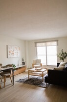 Avalon Park in Ottawa, ON - Building Photo