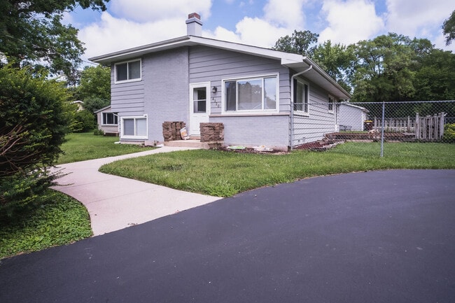 property at 4320 Bayview Dr