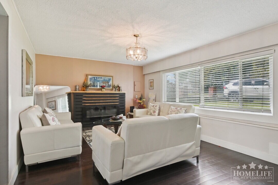 11860-1175A 75A Ave. in Delta, BC - Building Photo