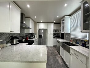 2348 Warwick Ave in Los Angeles, CA - Foto de edificio - Building Photo