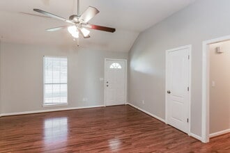 1329 Annesdale Dr in Southaven, MS - Foto de edificio - Building Photo