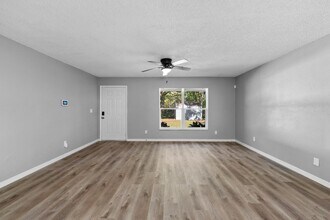 37745 Walker Aly in Dade City, FL - Building Photo - Building Photo