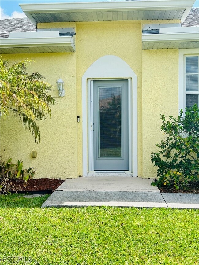 19933 Lake Vista Cir in Lehigh Acres, FL - Building Photo - Building Photo