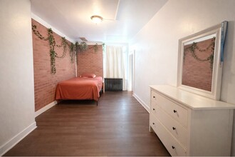 2 N Main St in Harriman, NY - Building Photo - Building Photo