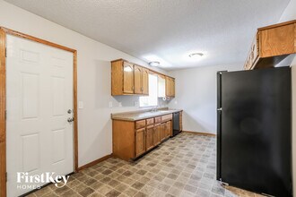 211 Apple Blossom Ln in Belton, MO - Building Photo - Building Photo