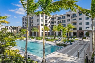 Shalimar Plantation East in Plantation, FL - Building Photo - Building Photo